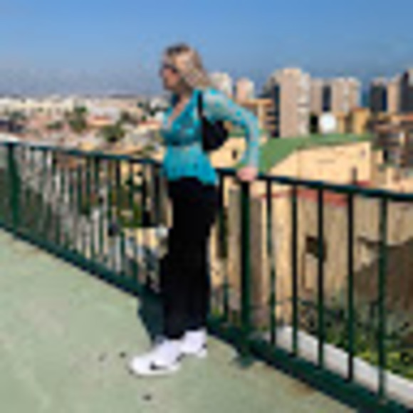 Meet your Posher, Christie - Picture 1 of 1